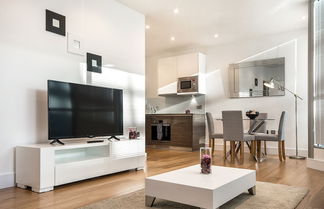 Photo 1 - Spacious and Modern apartments Heathrow