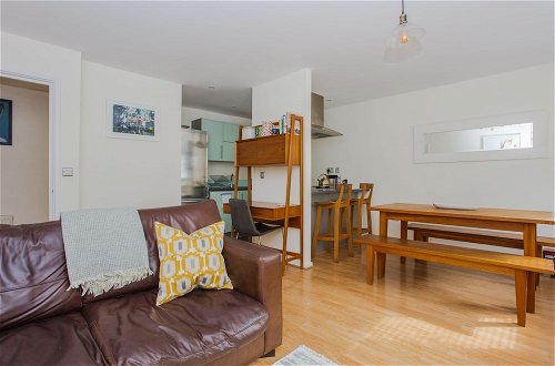 Photo 13 - 1 Bed with Balcony by Broadway Market & Columbia Road