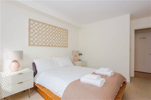 Photo 3 - 1 Bed with Balcony by Broadway Market & Columbia Road