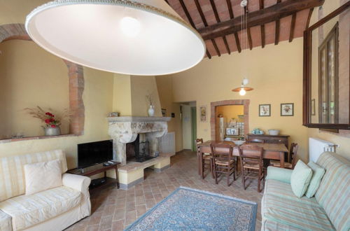 Photo 34 - Apartment in Chianti With Pool ID 450