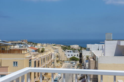 Foto 37 - Summer Breeze Penthouse with large Terrace and Hot Tub by Getaways Malta