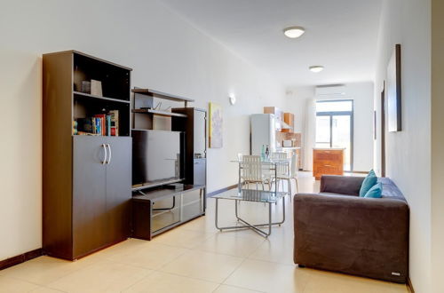 Photo 21 - Modern 2 Bedroom Maisonette in Central Sliema