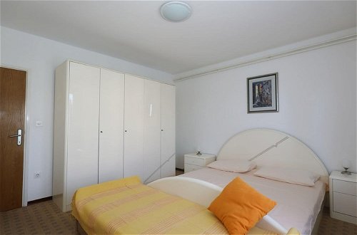 Foto 2 - Comfortable Apartment With Terrace Near the Beach