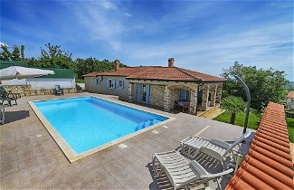 Foto 1 - Authentic Holiday Home With Private Pool & Covered Terrace