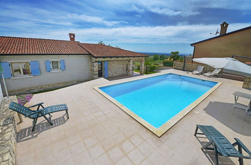 Photo 9 - Authentic Holiday Home With Private Pool & Covered Terrace