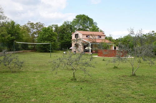 Photo 17 - Tranquil Holiday Home in Pula With Swimming Pool