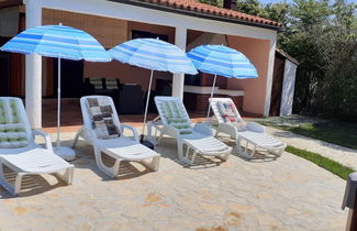 Foto 1 - Tranquil Holiday Home in Pula With Swimming Pool