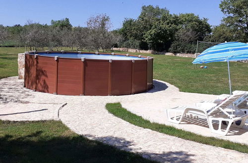 Foto 1 - Tranquil Holiday Home in Pula With Swimming Pool