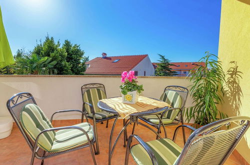 Photo 15 - Modern Ground Floor Apartment With Private Terrace and Jacuzzi