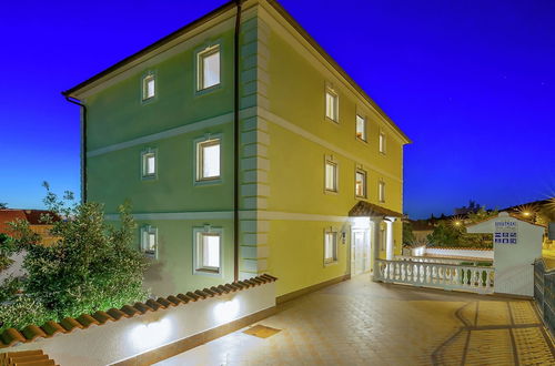 Photo 13 - Modern Ground Floor Apartment With Private Terrace and Jacuzzi