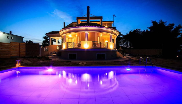 Foto 1 - Grand Villa on top of a Hill With Private Pool