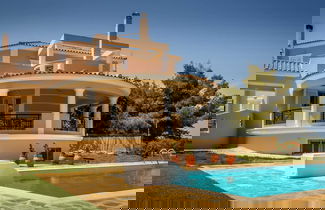 Foto 1 - Grand Villa on top of a Hill With Private Pool
