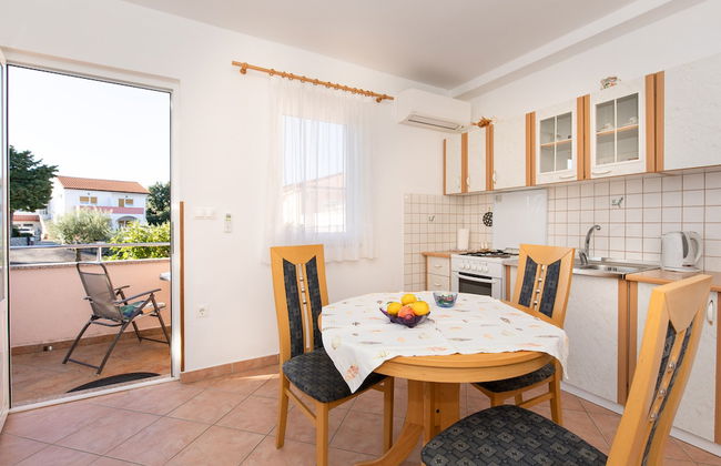 1-bedroom Apartment in Krk - Steps From the Beach! - Foto 3