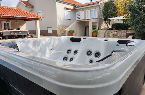 Foto 44 - Villa in Pridraga With Swimming Pool and 5-person Jacuzzi