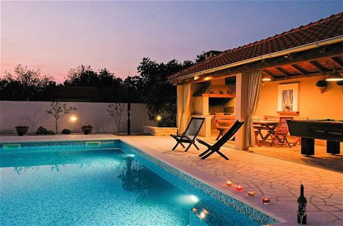 Foto 22 - Villa in Pridraga With Swimming Pool and 5-person Jacuzzi