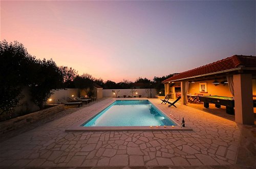Foto 31 - Villa in Pridraga With Swimming Pool and 5-person Jacuzzi
