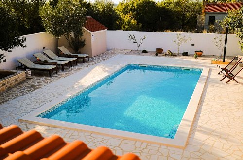 Foto 33 - Villa in Pridraga With Swimming Pool and 5-person Jacuzzi