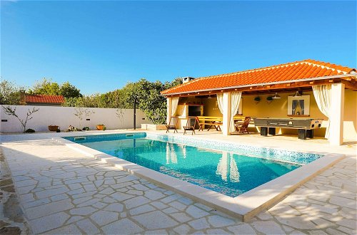 Foto 34 - Villa in Pridraga With Swimming Pool and 5-person Jacuzzi