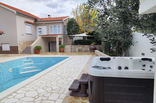 Foto 54 - Villa in Pridraga With Swimming Pool and 5-person Jacuzzi