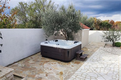 Photo 40 - Villa in Pridraga With Swimming Pool and 5-person Jacuzzi