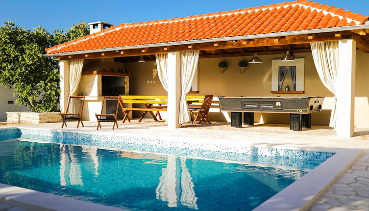 Photo 1 - Villa in Pridraga With Swimming Pool and 5-person Jacuzzi