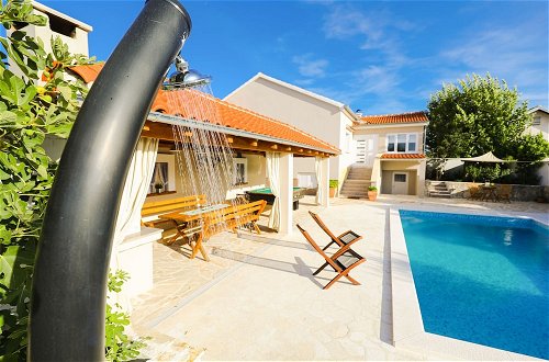 Foto 32 - Villa in Pridraga With Swimming Pool and 5-person Jacuzzi