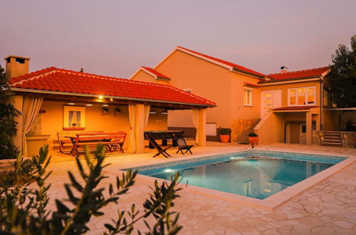 Foto 58 - Villa in Pridraga With Swimming Pool and 5-person Jacuzzi