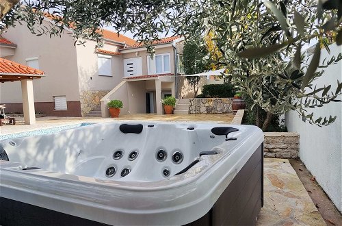 Foto 39 - Villa in Pridraga With Swimming Pool and 5-person Jacuzzi
