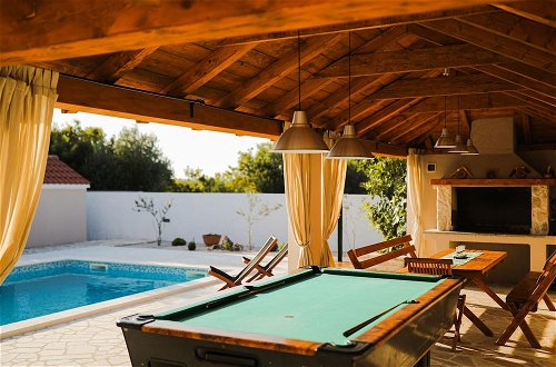 Foto 35 - Villa in Pridraga With Swimming Pool and 5-person Jacuzzi