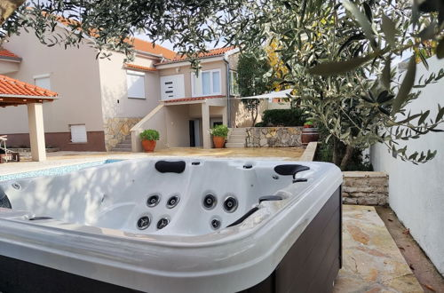 Foto 49 - Villa in Pridraga With Swimming Pool and 5-person Jacuzzi