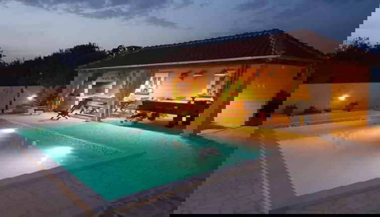 Foto 1 - Villa in Pridraga With Pool and Five Person