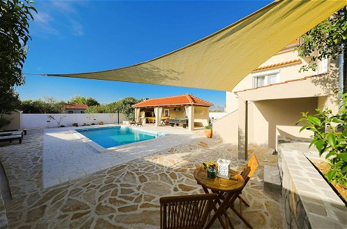 Foto 30 - Villa in Pridraga With Swimming Pool and 5-person Jacuzzi