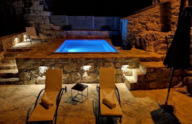 Stone Holiday Home in Brotnice Dalmatia with Outdoor Hot Tub - Photo 10
