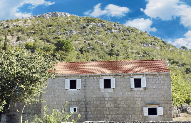 Stone Holiday Home in Brotnice Dalmatia with Outdoor Hot Tub - Photo 15
