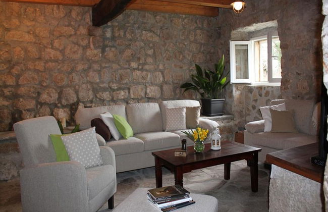 Stone Holiday Home in Brotnice Dalmatia with Outdoor Hot Tub - Photo 5