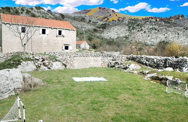 Stone Holiday Home in Brotnice Dalmatia with Outdoor Hot Tub - Photo 14