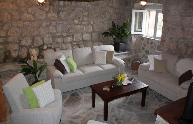 Stone Holiday Home in Brotnice Dalmatia with Outdoor Hot Tub - Photo 4