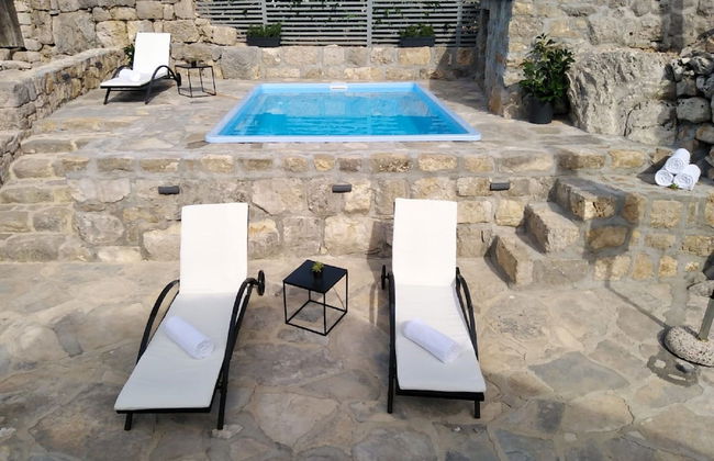Stone Holiday Home in Brotnice Dalmatia with Outdoor Hot Tub - Photo 9