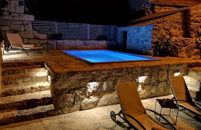 Stone Holiday Home in Brotnice Dalmatia with Outdoor Hot Tub - Photo 1