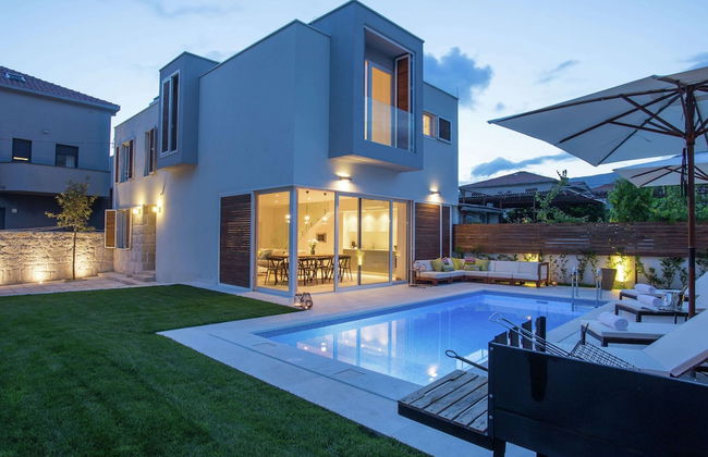 Luxurious Villa With Private Pool and Garden - Foto 1