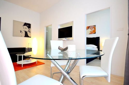 Photo 7 - Vienna Residence Lovely Apartment With Space for 2 Close to the Subway