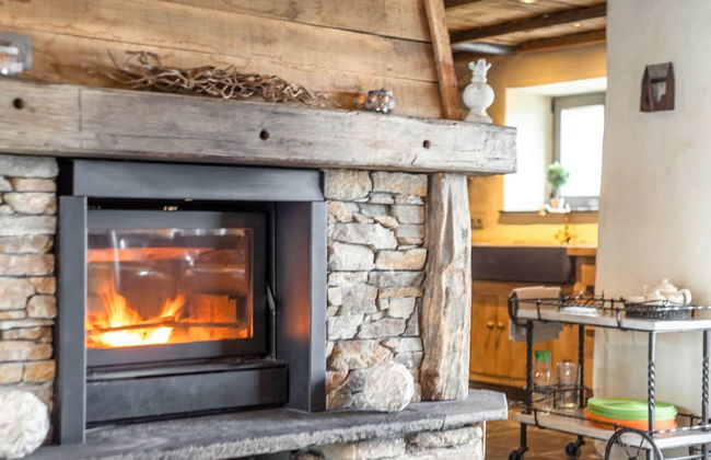 Beautiful Holiday Home with Hot Tub, Sauna & Monumental Fireplace - Foto 21