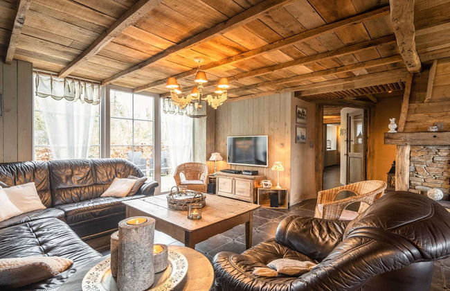 Beautiful Holiday Home with Hot Tub, Sauna & Monumental Fireplace - Foto 1