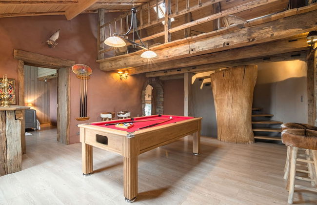 Beautiful Holiday Home with Hot Tub, Sauna & Monumental Fireplace - Foto 16