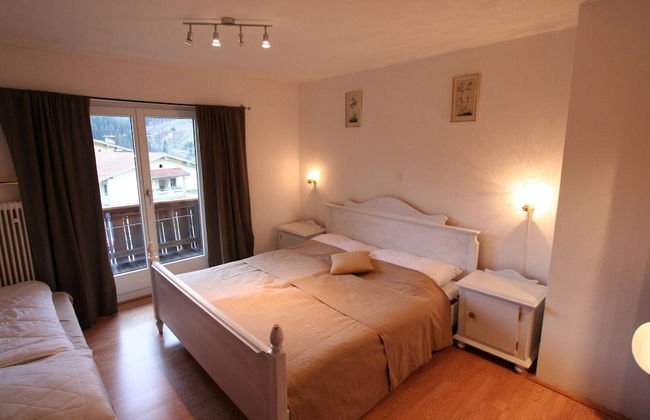 Huge Holiday Home in Hopfgarten im Brixental near Ski Lift - Photo 4