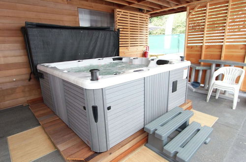 Foto 14 - Modern Holiday Home in Zottegem with Hot Tub