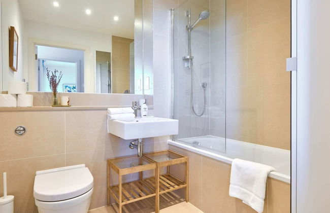 Beautiful 1 Bedroom With Balcony Near Mile End - Photo 14