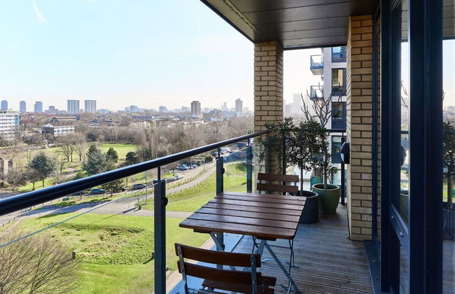 Beautiful 1 Bedroom With Balcony Near Mile End - Photo 13