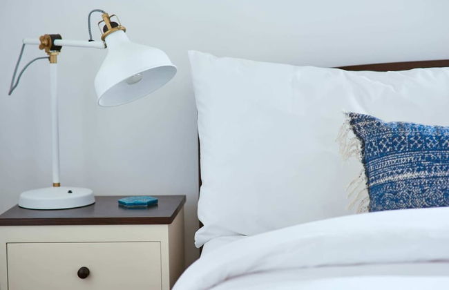 Beautiful 1 Bedroom With Balcony Near Mile End - Photo 2