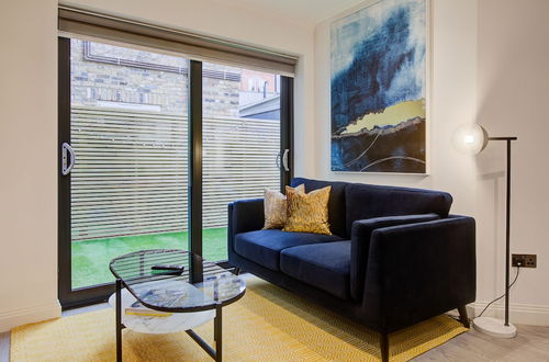 Photo 9 - Charming 2-bed Apartment in London